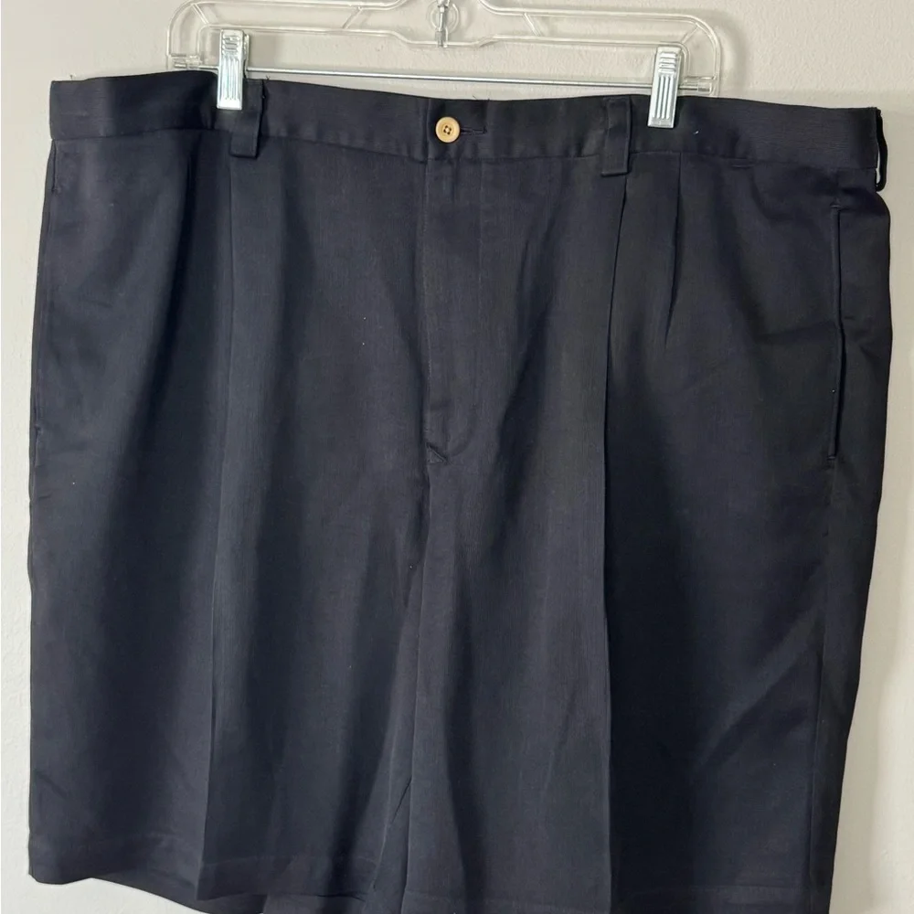 Tommy Bahama Shorts Men’s Size 42 Black 100% Silk Golf Dress Pleated